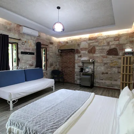 Hotel Limni 4*