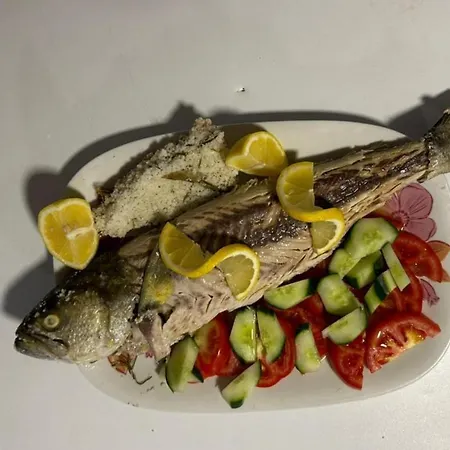 فندق Limni